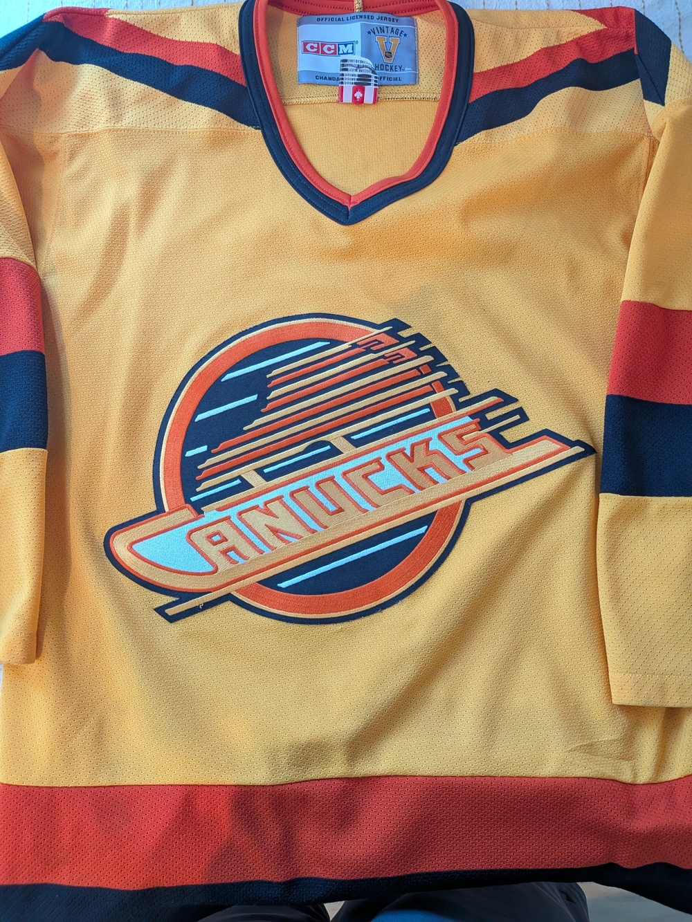 Vancouver Canucks Sunflower Jersey Ccm Size Medium